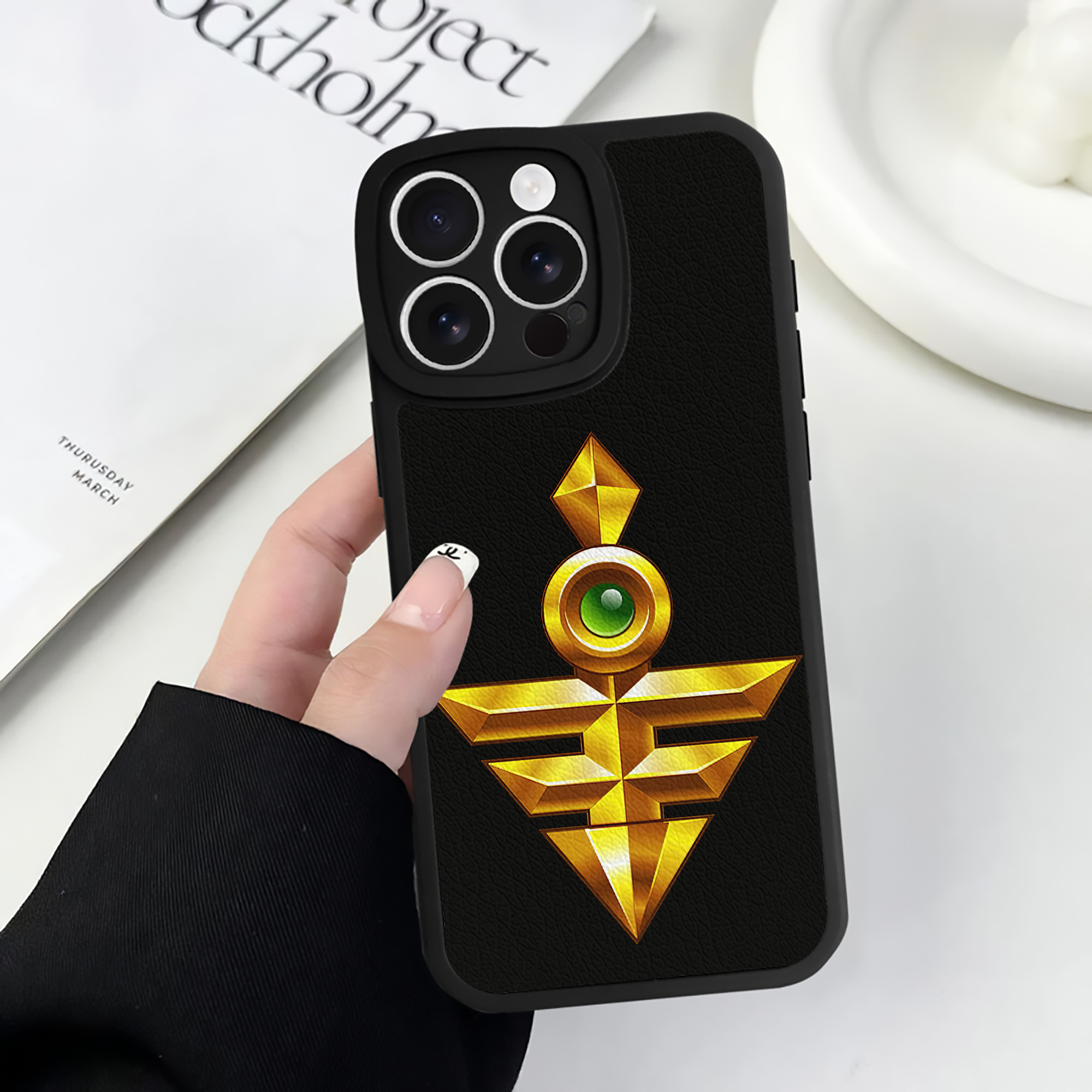 （画像用） 遊☆戯☆王 Yu-Gi-Oh! 【iPhone 16シリーズ対応】シリコンスマホケース（レザー調） 材質：シリコン